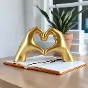 Figurine de geste d’amour en résine