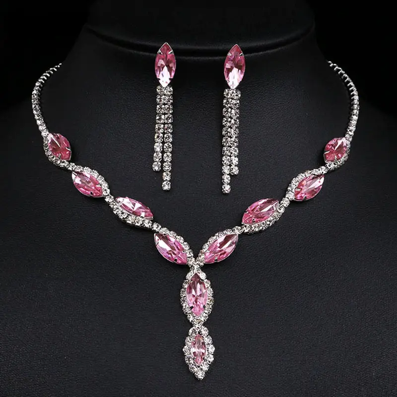 Ensemble de bijoux élégants en strass