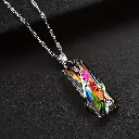 collier pendentif en cristal coloré