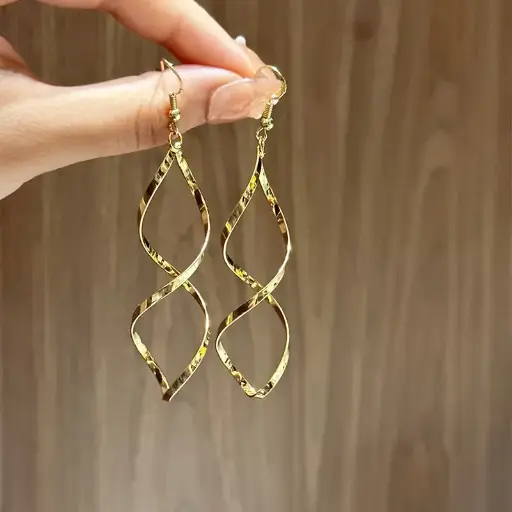 Boucles D'oreilles Pendantes À Motif En Spirale Creuse Dorée