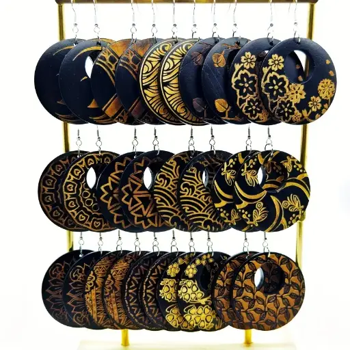 10 paires de boucles d'oreilles créoles en bois 