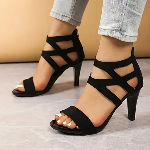 Sandales élégantes à talons hauts noirs pour femmes