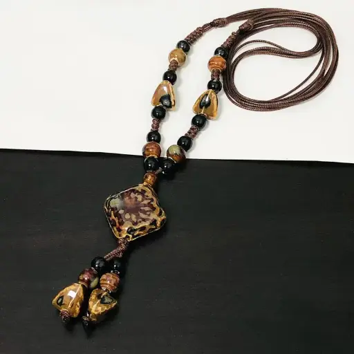 Collier carré en céramique mosaïque